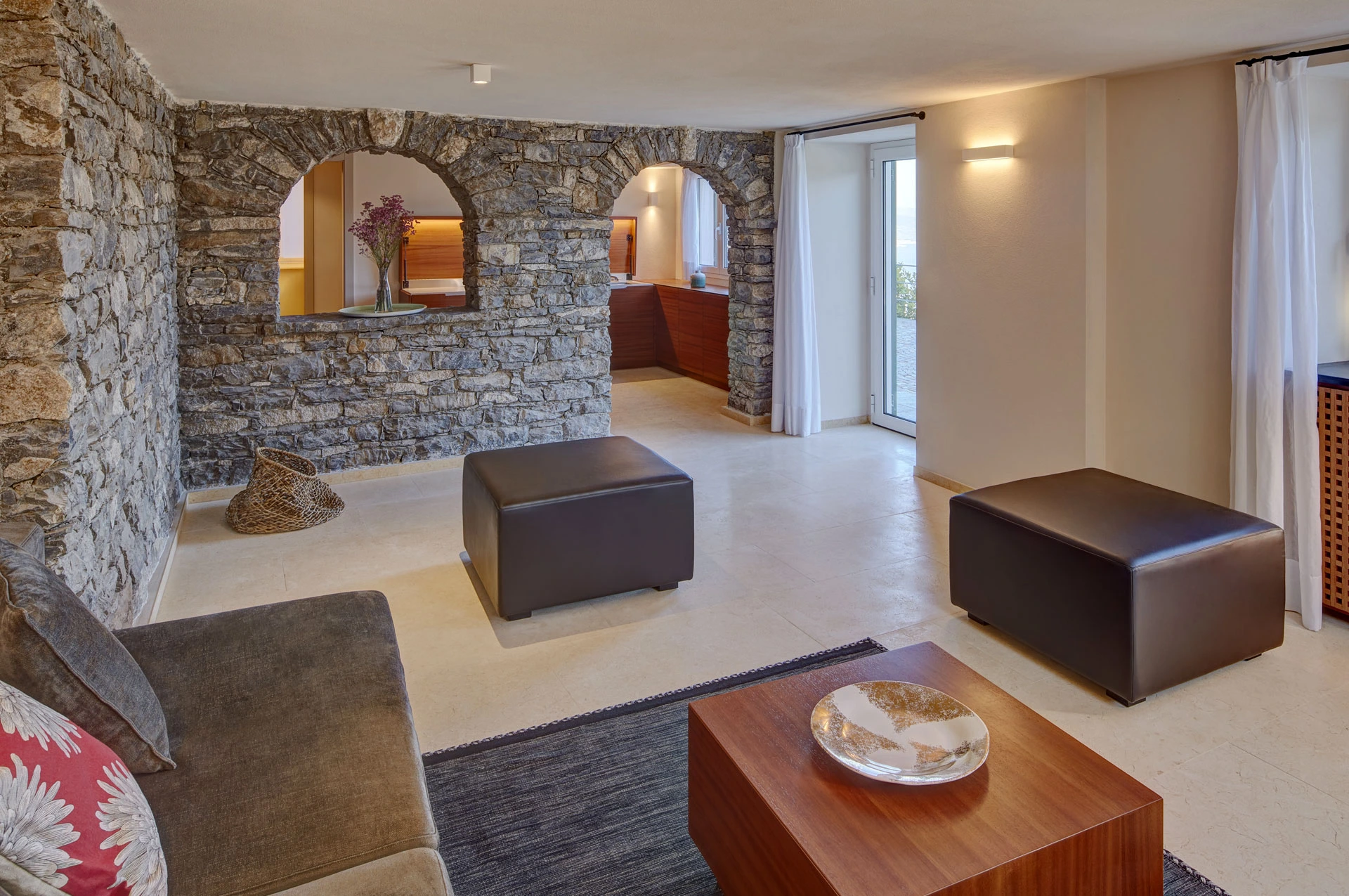 SUITES
